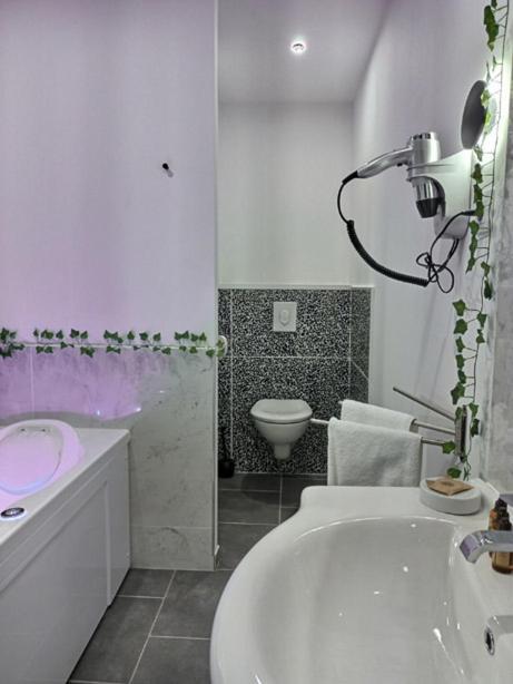 Les Suites Fenelon Le Cateau-Cambresis Екстер'єр фото