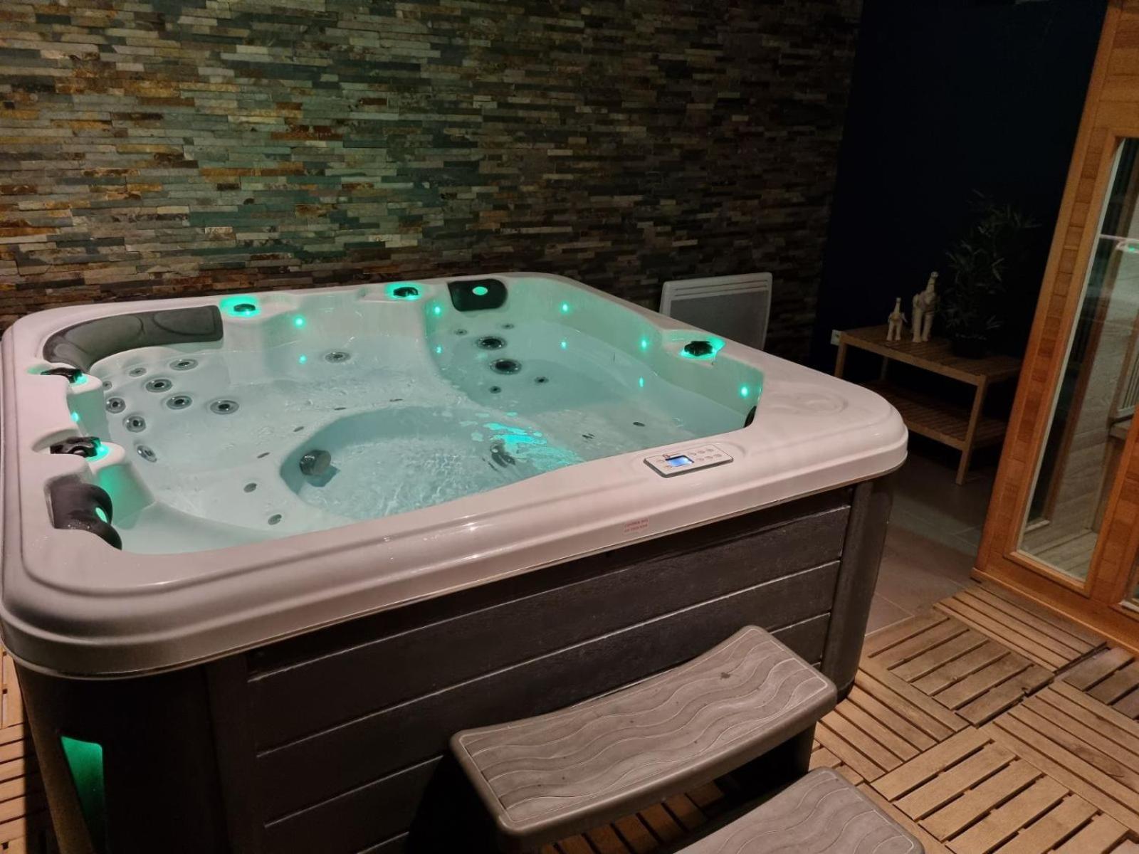 Les Suites Fenelon Le Cateau-Cambresis Екстер'єр фото