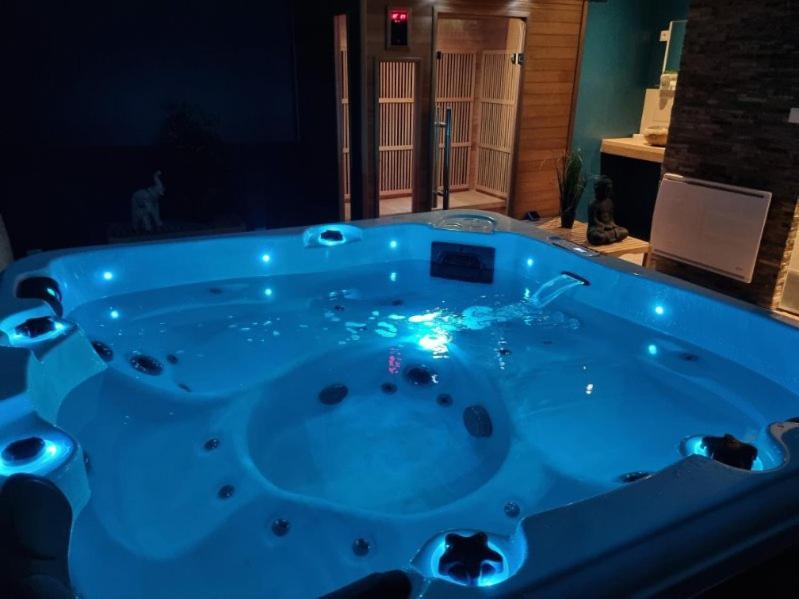 Les Suites Fenelon Le Cateau-Cambresis Екстер'єр фото